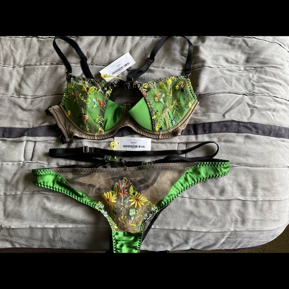 SOLD! Edge Oβ Beyond Sally set - Picture 4 of 5